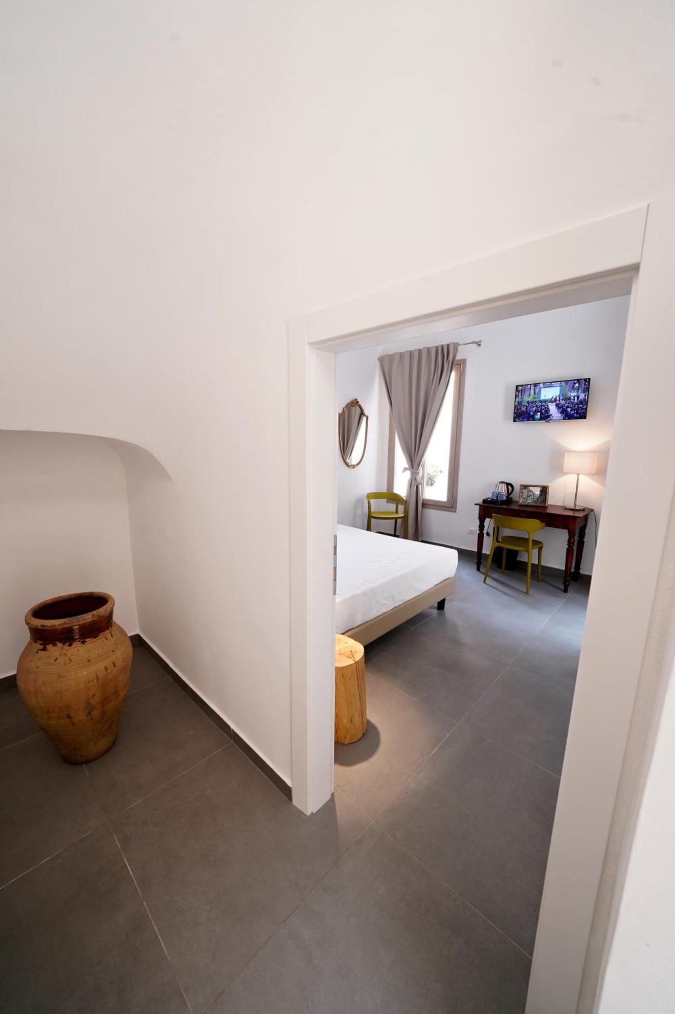 Ducas Rooms And Suite Lascari Exteriör bild