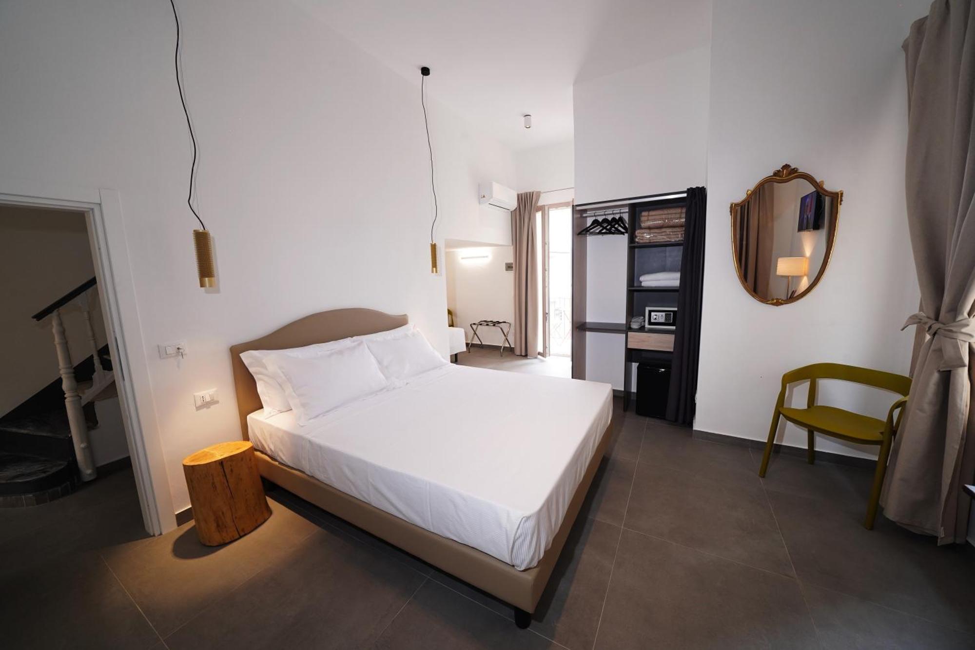 Ducas Rooms And Suite Lascari Exteriör bild