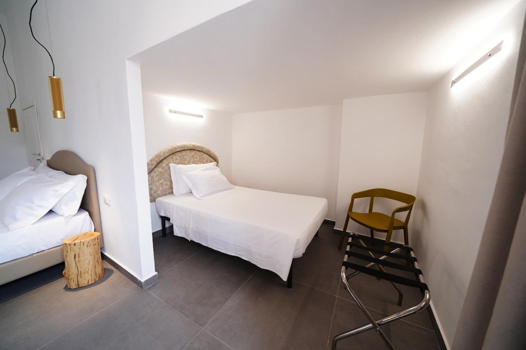 Ducas Rooms And Suite Lascari Exteriör bild