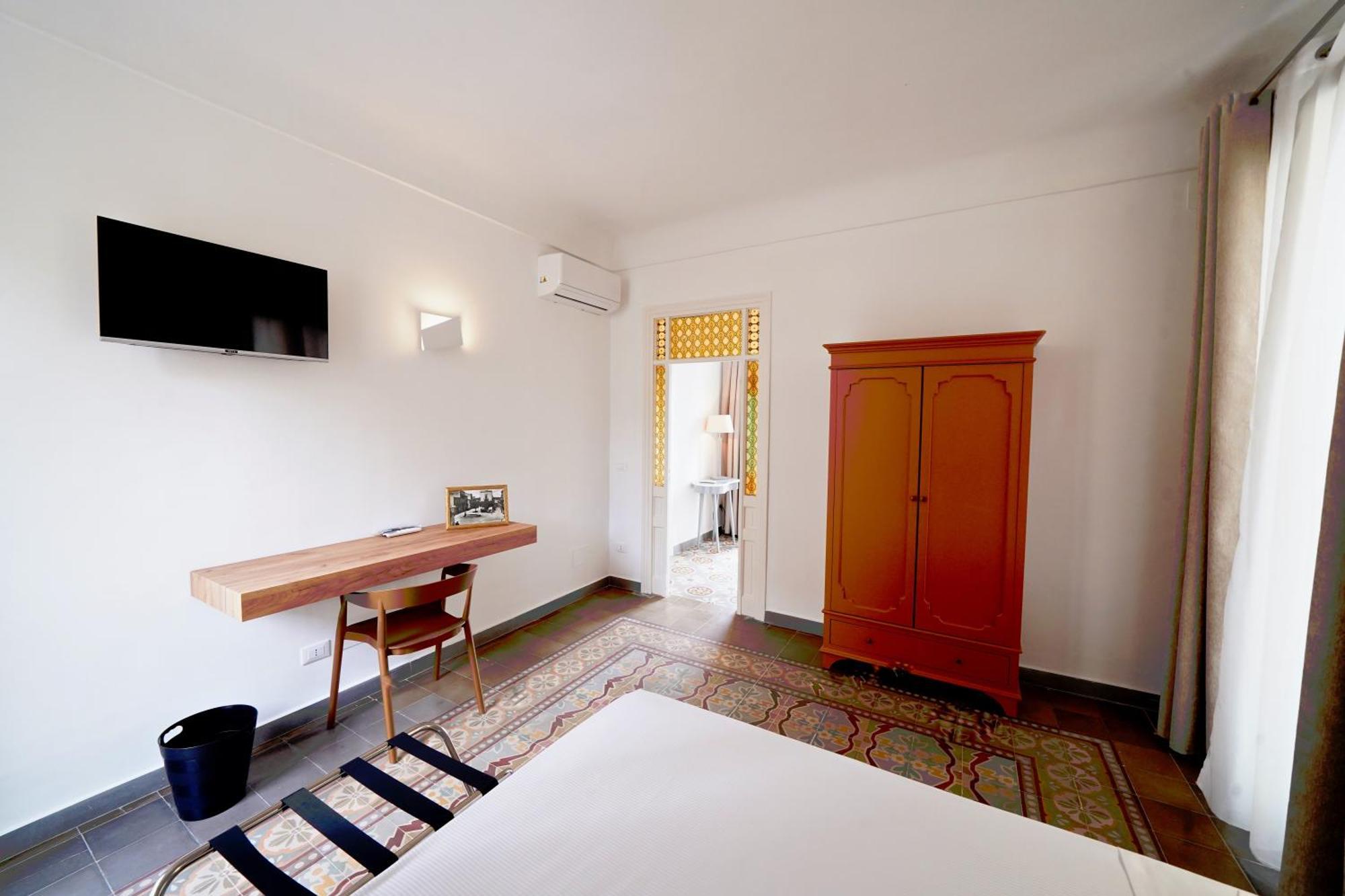 Ducas Rooms And Suite Lascari Exteriör bild