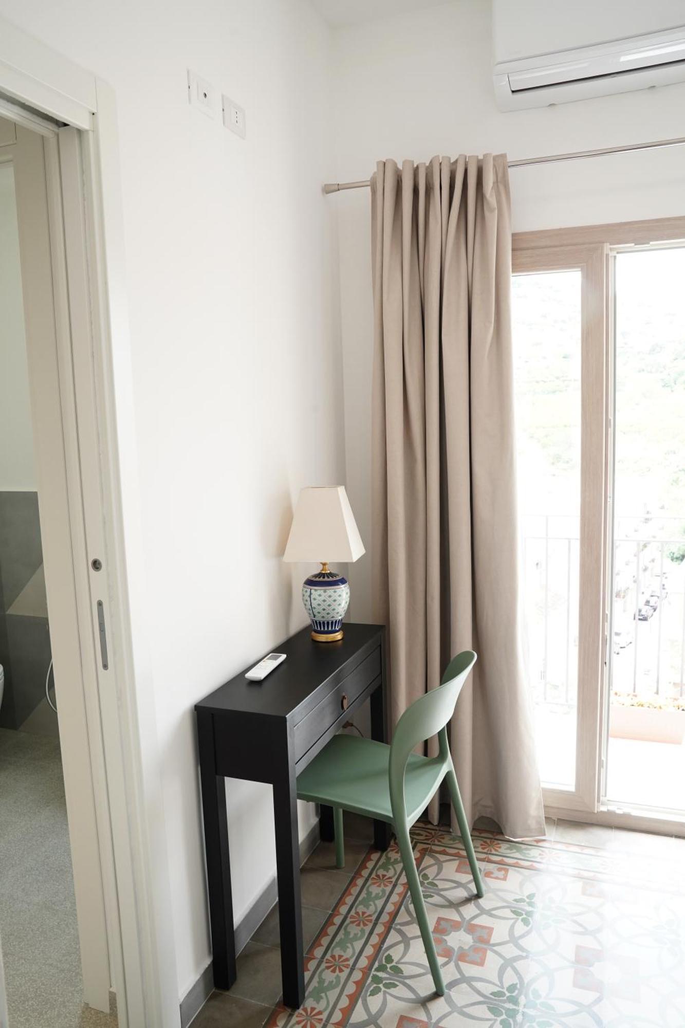 Ducas Rooms And Suite Lascari Exteriör bild