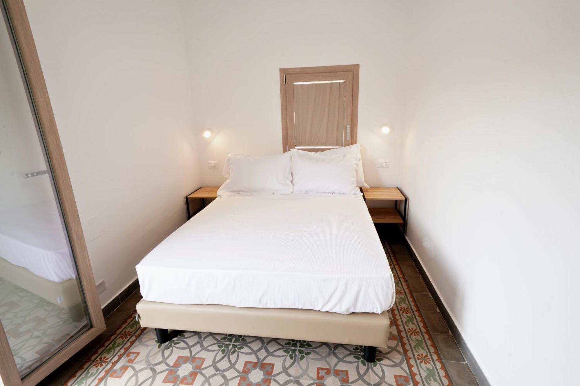 Ducas Rooms And Suite Lascari Exteriör bild