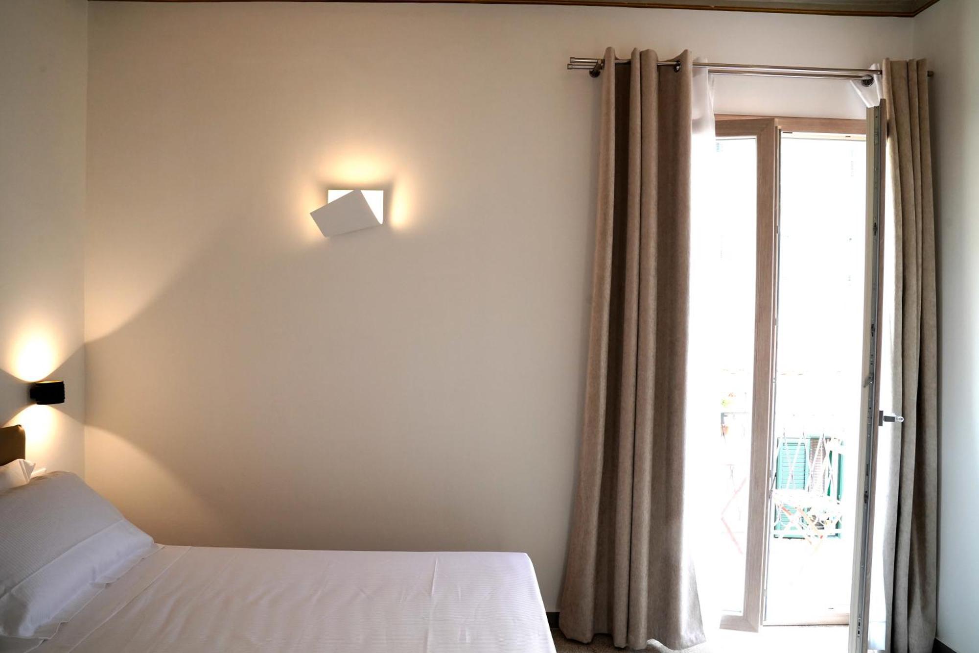 Ducas Rooms And Suite Lascari Exteriör bild