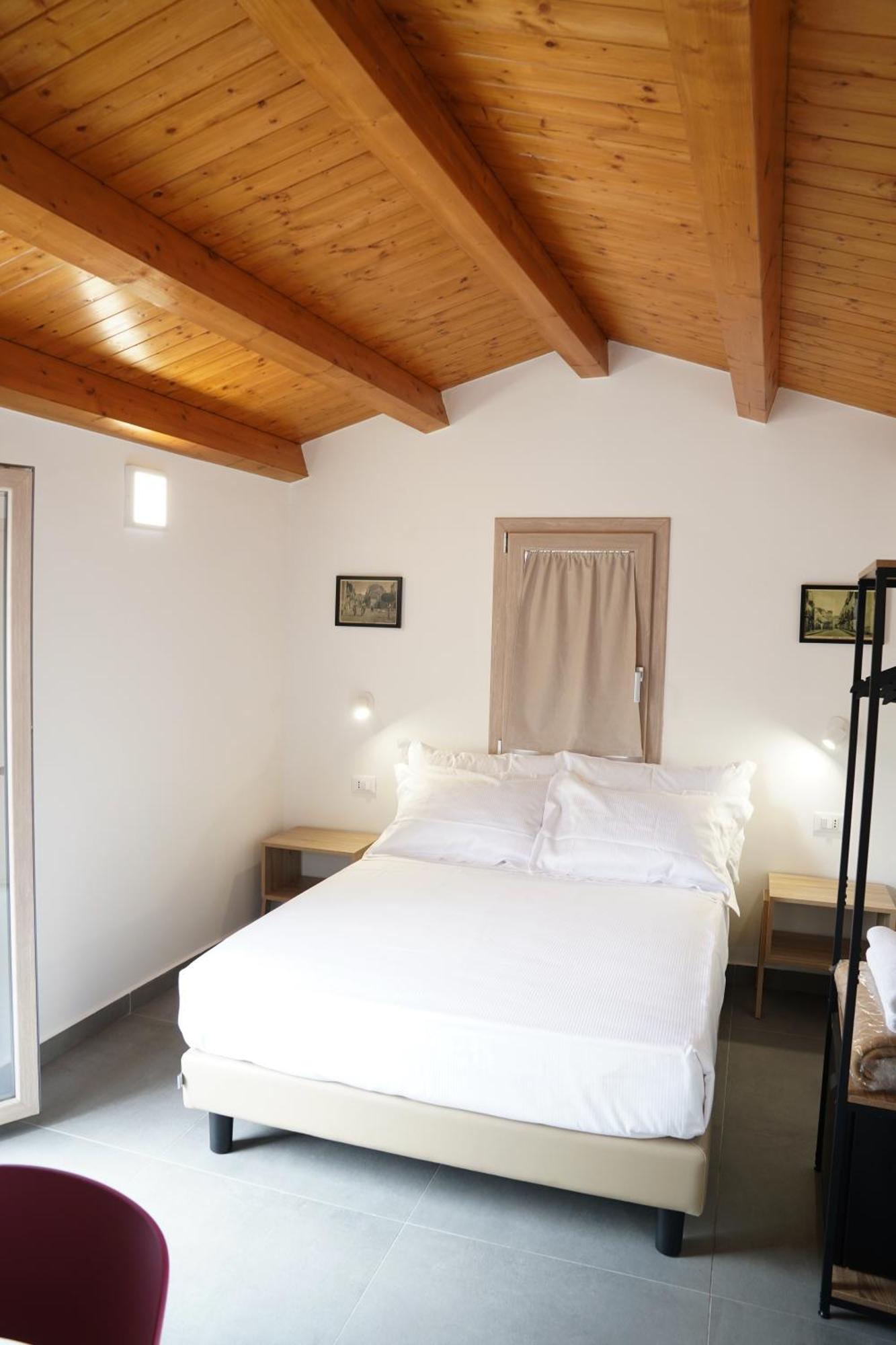 Ducas Rooms And Suite Lascari Exteriör bild