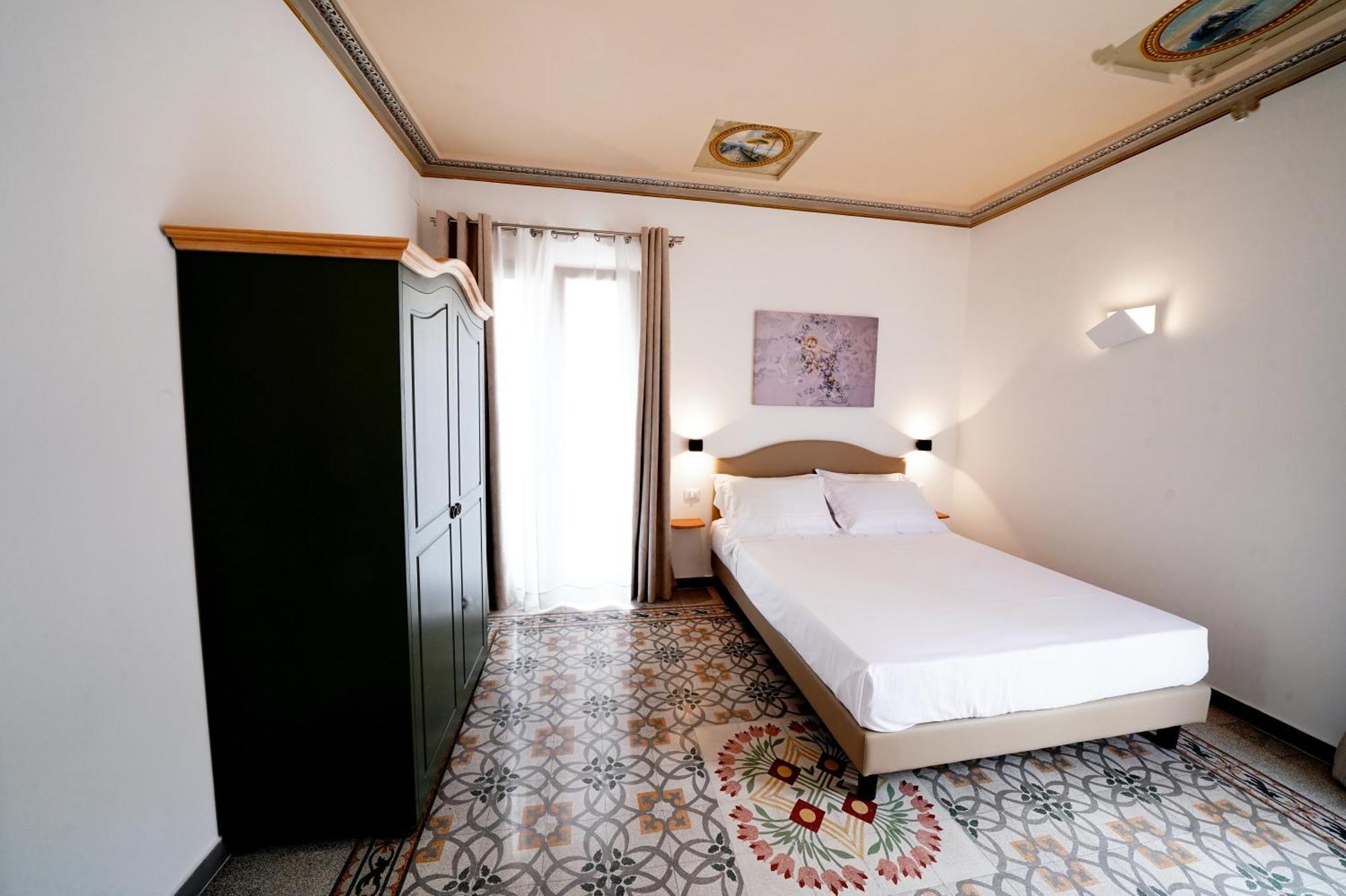 Ducas Rooms And Suite Lascari Exteriör bild