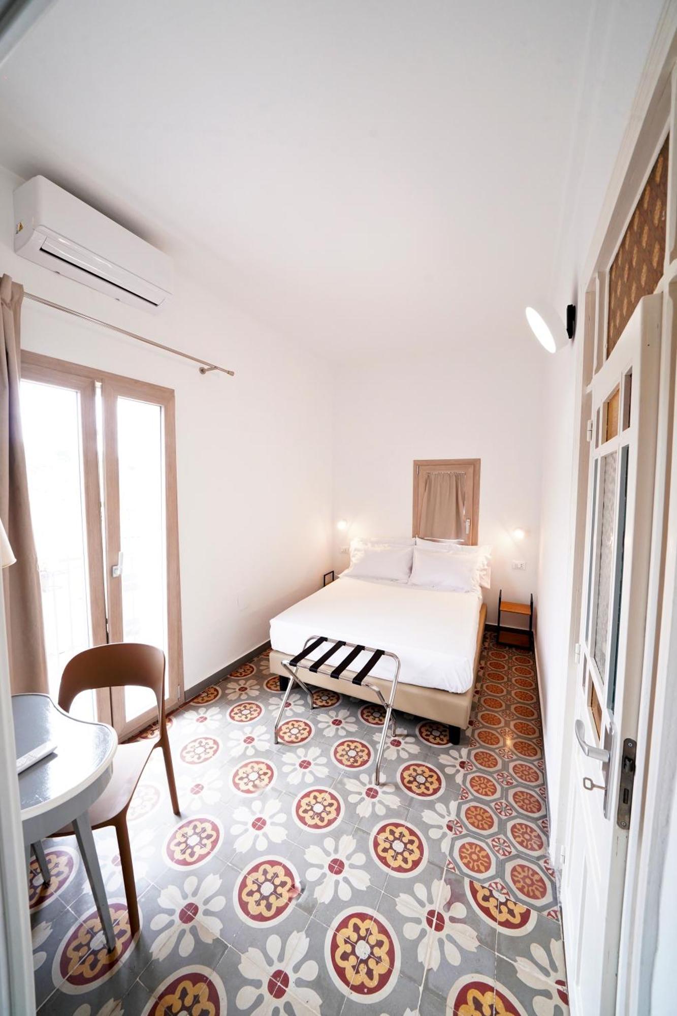 Ducas Rooms And Suite Lascari Exteriör bild