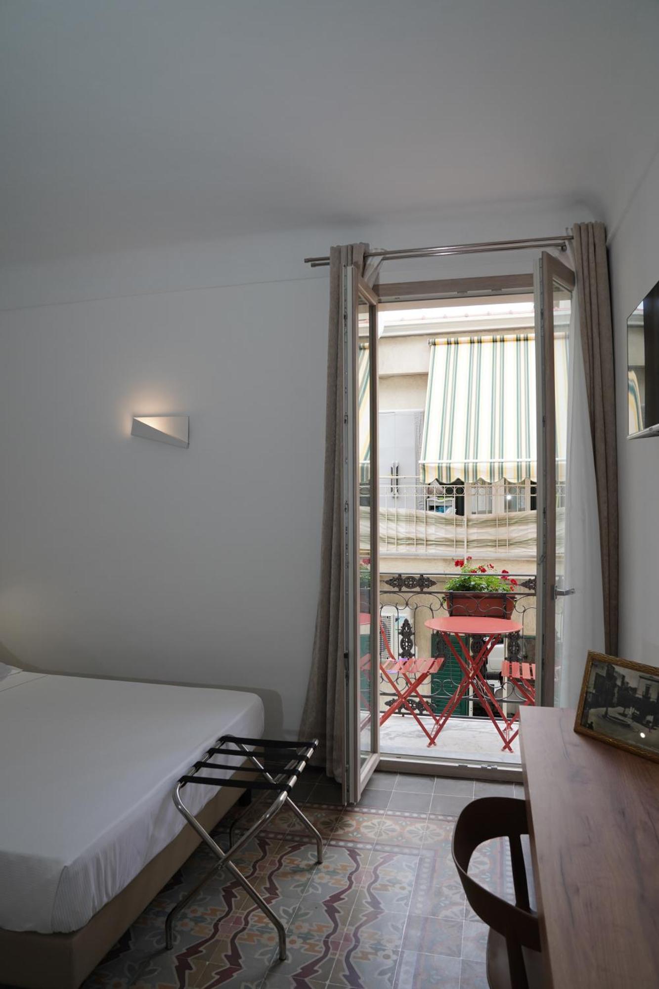 Ducas Rooms And Suite Lascari Exteriör bild